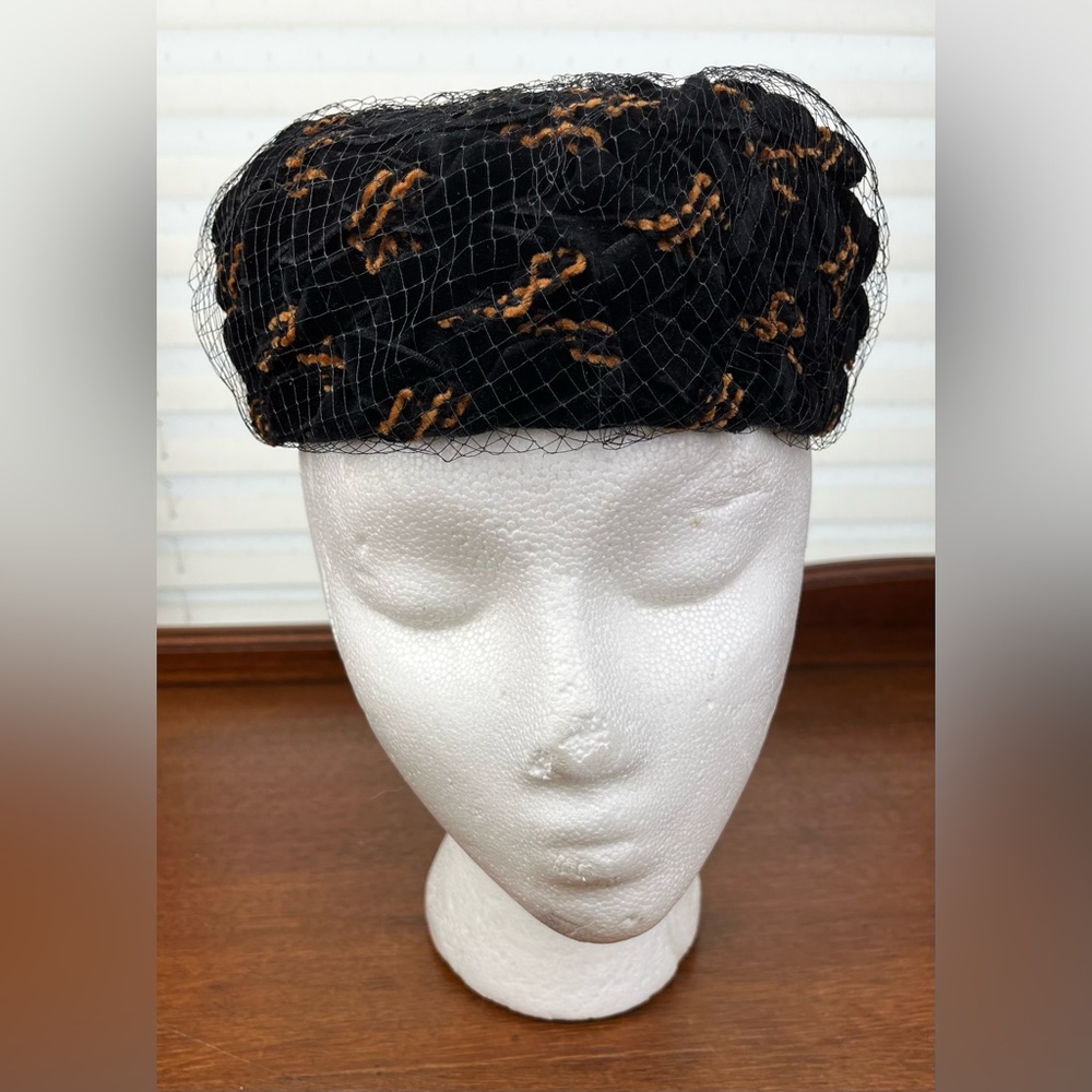 Vintage 50s Ladies Hat Black Woven Ruffled Velvet Pillbox Tulle Netting Veil